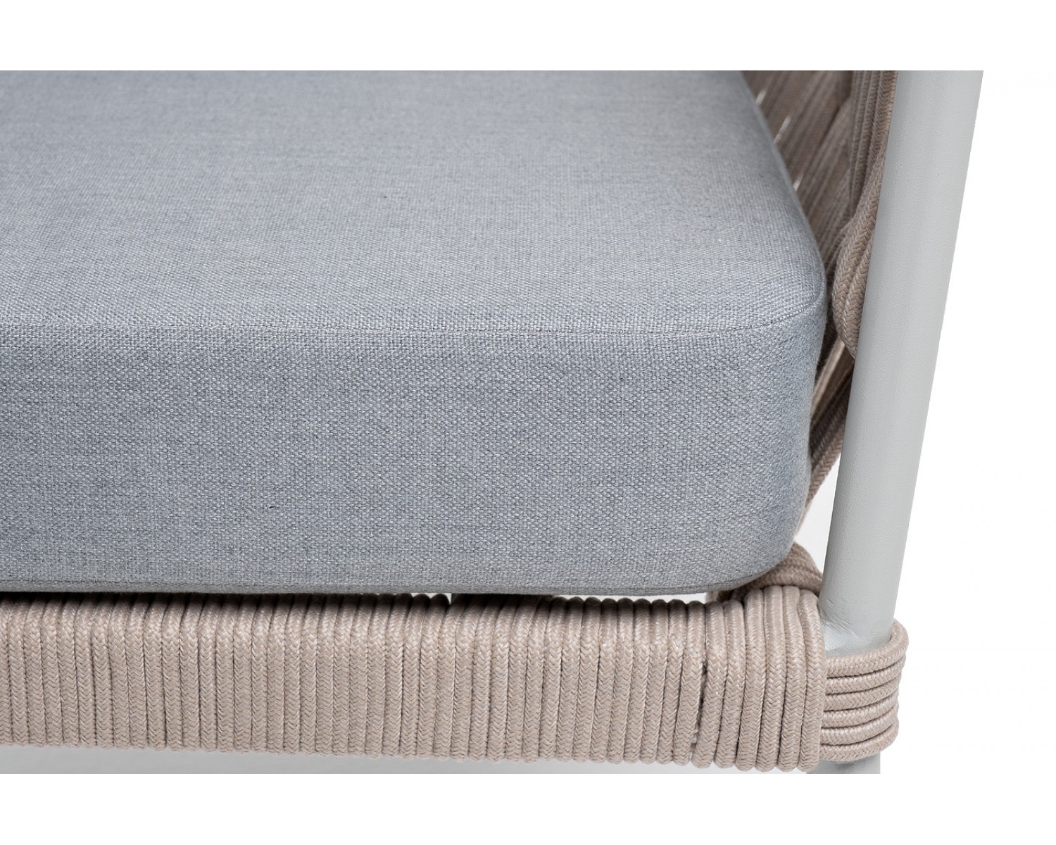 "Диего" кресло плетеное из роупа, каркас алюминий светло-серый (RAL7035) муар, роуп бежевый круглый, ткань светло-серая