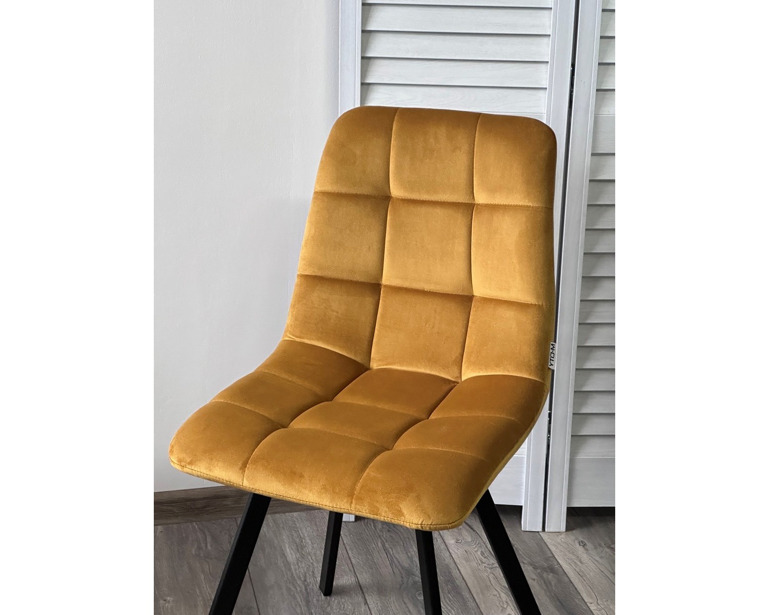 Стул CHILLI SQUARE BLUVEL-68 желтый, велюр / черный каркас