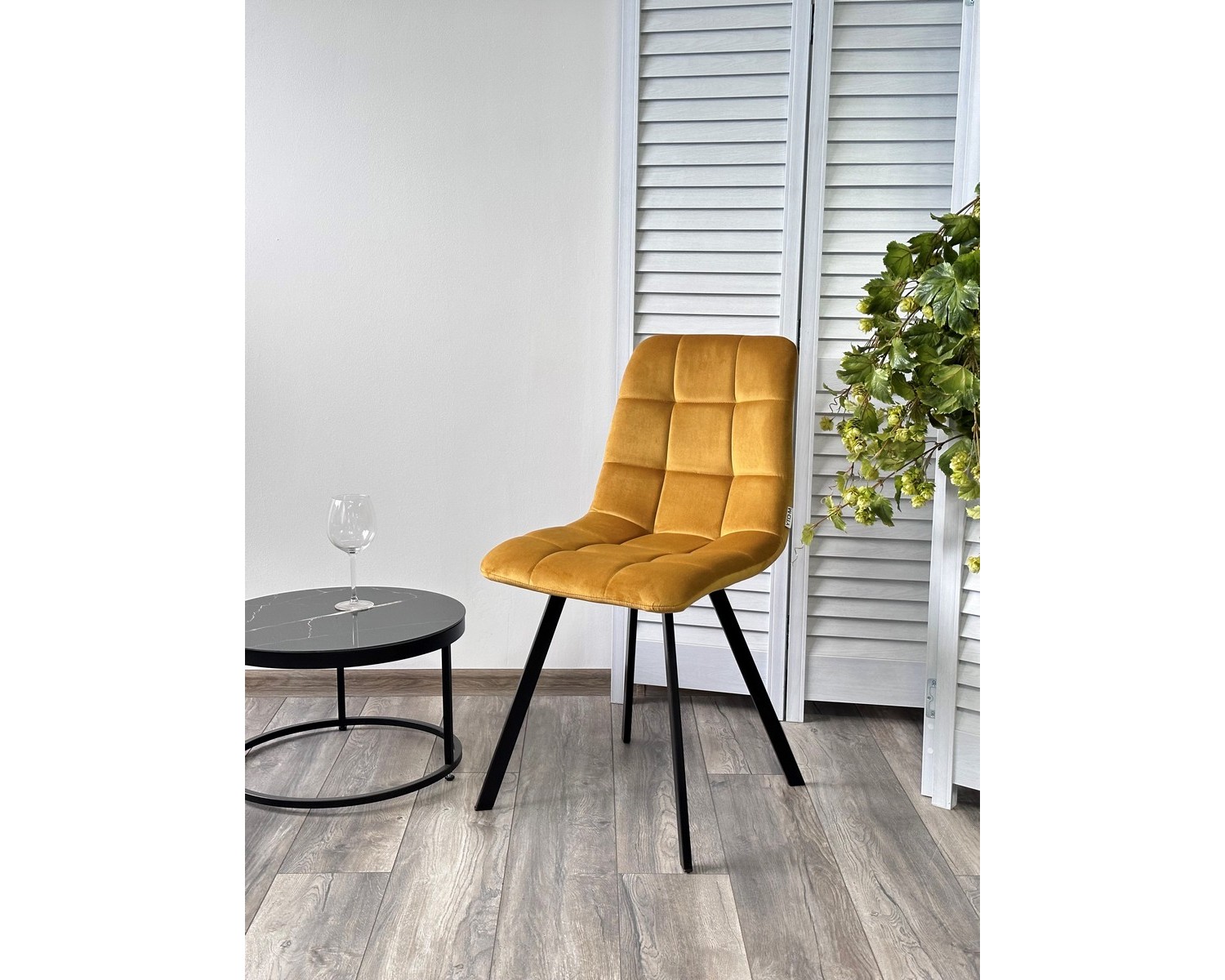 Стул CHILLI SQUARE BLUVEL-68 желтый, велюр / черный каркас