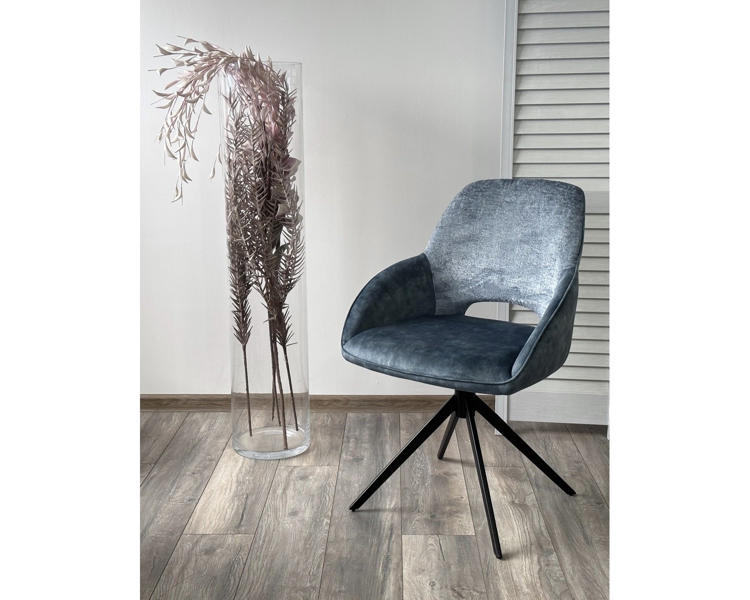 Стул BERRIES 360 град. Синий Loris-37, велюр/ темно-синий 7525-56, велюр/ черный каркас, DISAUR