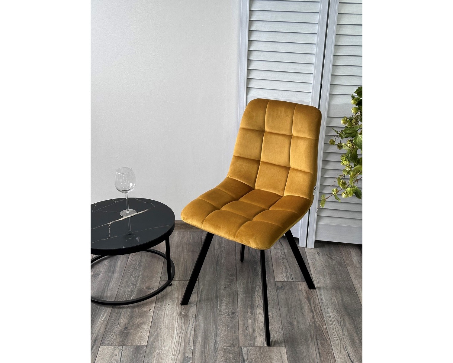 Стул CHILLI SQUARE BLUVEL-68 желтый, велюр / черный каркас