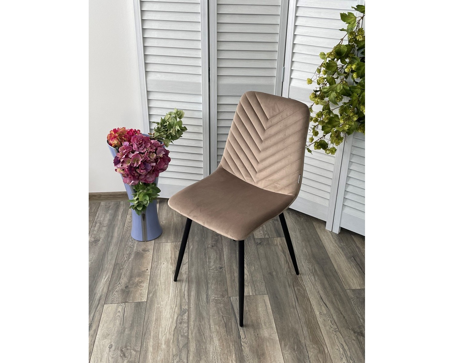 Стул DUKE BLUVEL-40 BEIGE, велюр / черный каркас