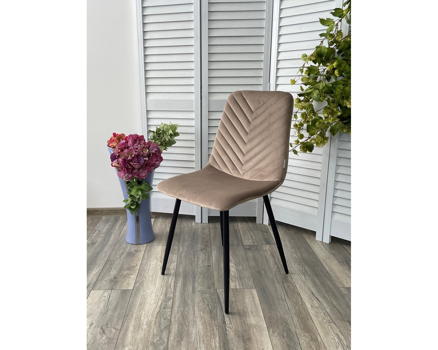 Стул DUKE BLUVEL-40 BEIGE, велюр / черный каркас