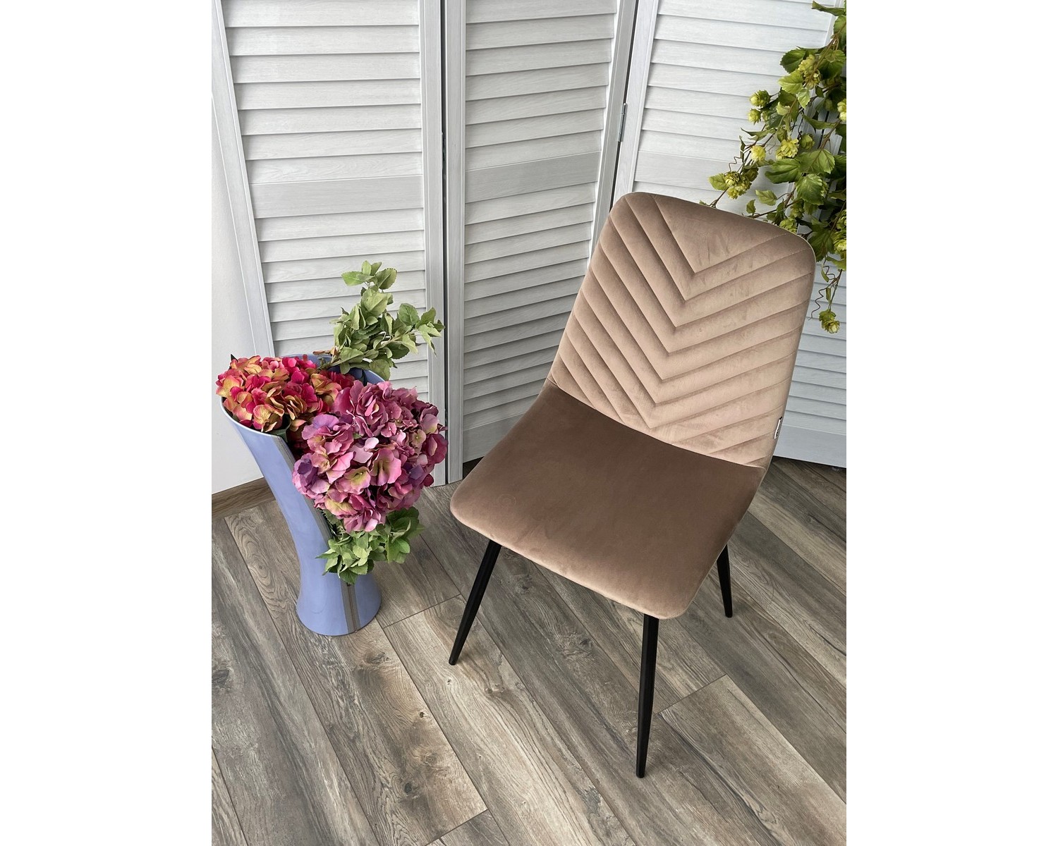 Стул DUKE BLUVEL-40 BEIGE, велюр / черный каркас