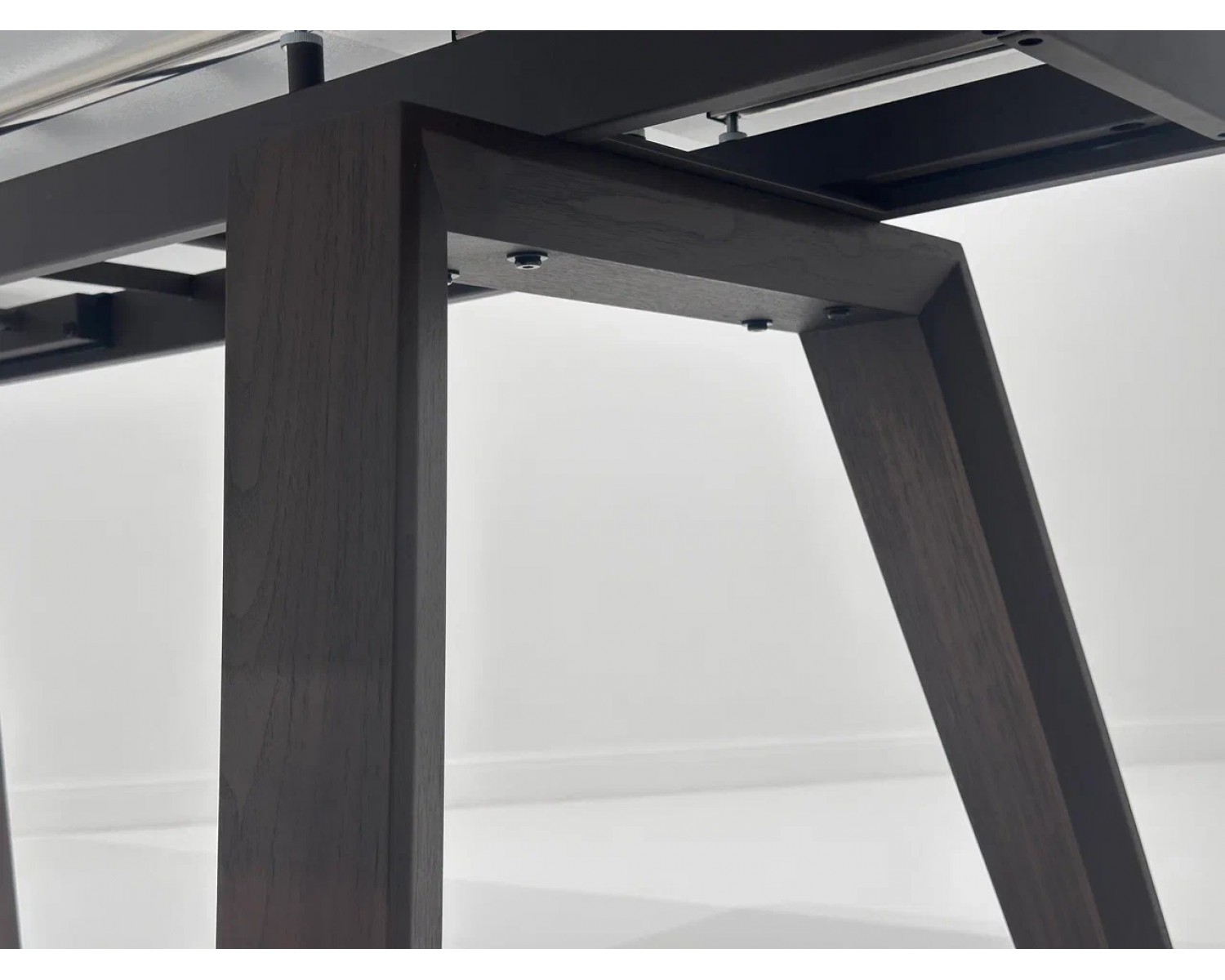 Купить Стол БЭТИС (BETIS) 180 цвет МРАМОР (MATTE GILDED WHITE SOLID CERAMIC) / Орех (WALNUT), ®DISAUR по цене 91900 в Екатеринбурге