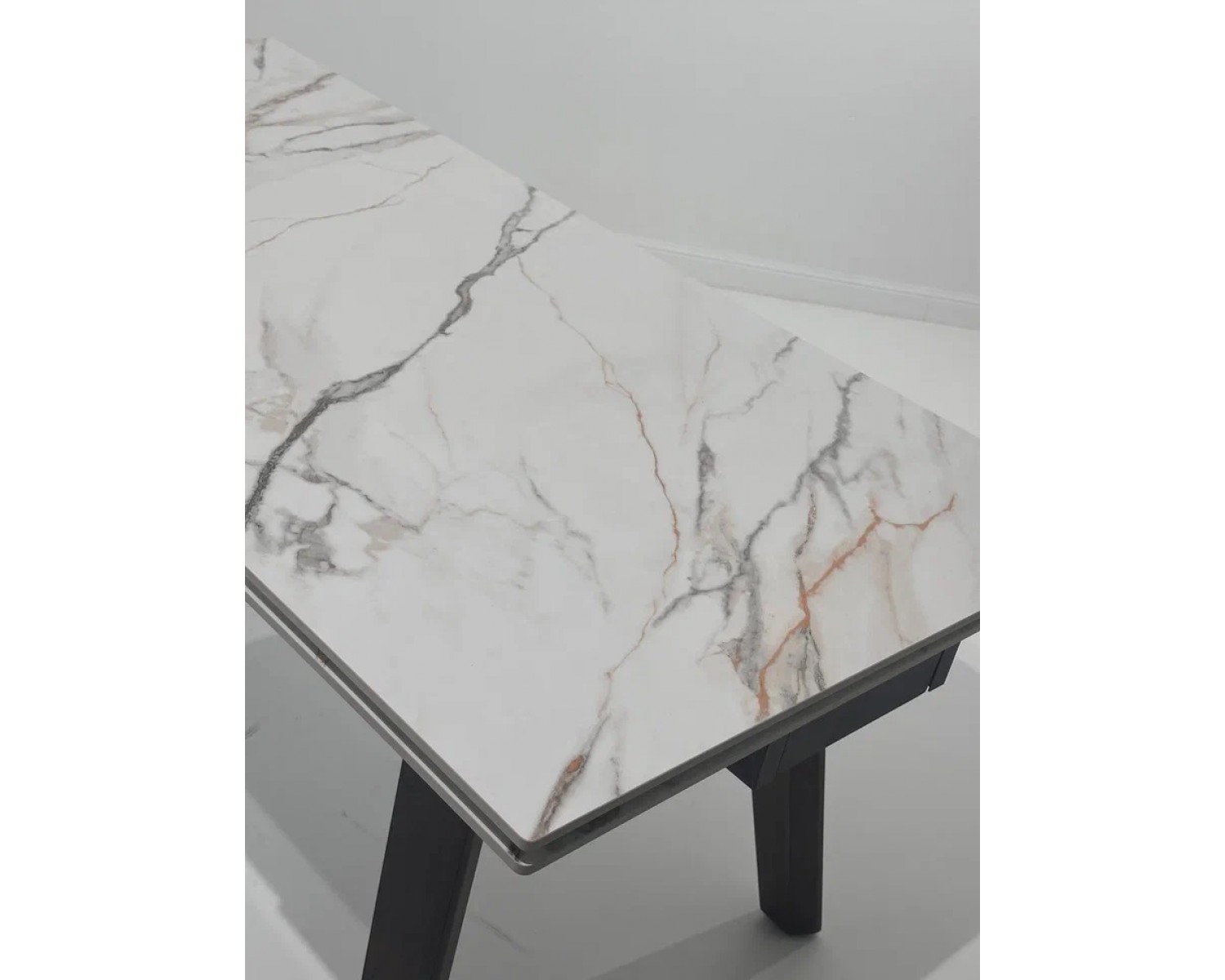 Купить Стол БЭТИС (BETIS) 180 цвет МРАМОР (MATTE GILDED WHITE SOLID CERAMIC) / Орех (WALNUT), ®DISAUR по цене 91900 в Екатеринбурге